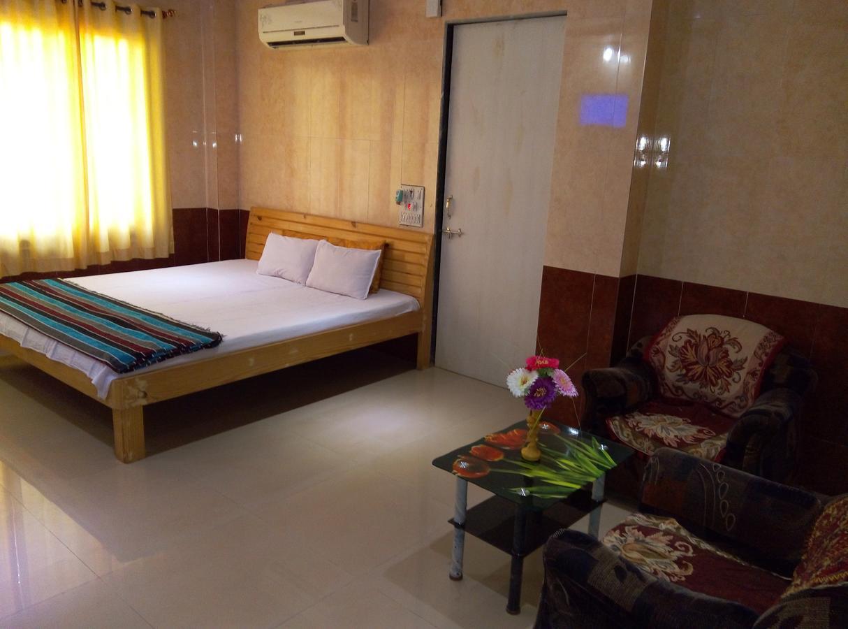 Om Shree Bed And Breakfast Harihareshwar Exterior photo